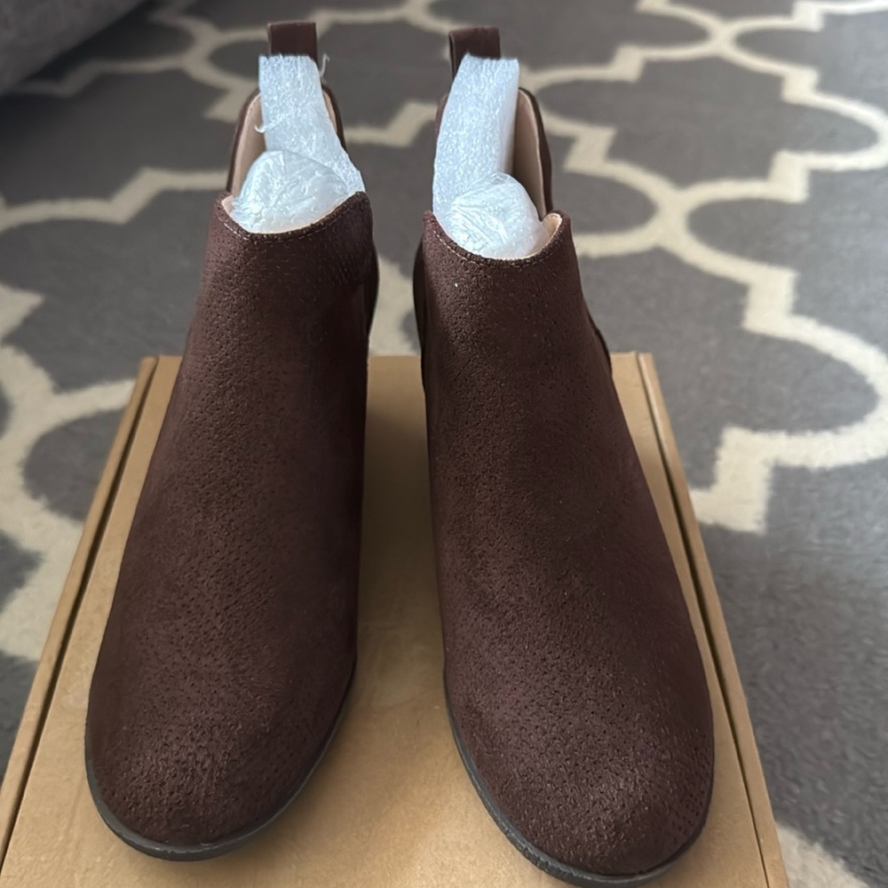 Journee Brown Suede Wedge Booties for Women Size 6 NIB